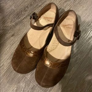 Dansko brown suede size 36 (5.5-6) Mary Jane clogs